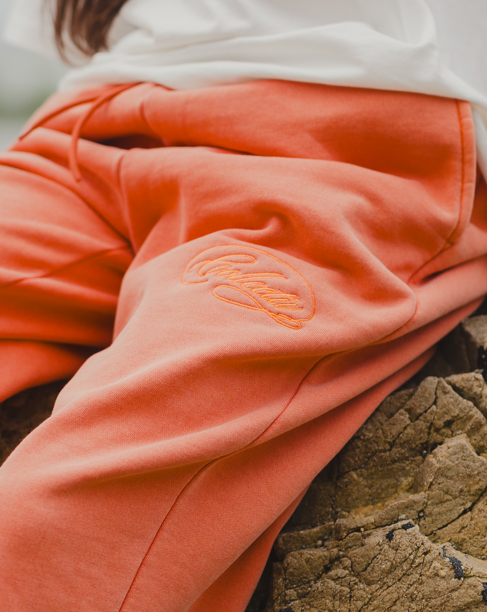 CURSIVE STRAIGHT LEG SWEATPANT